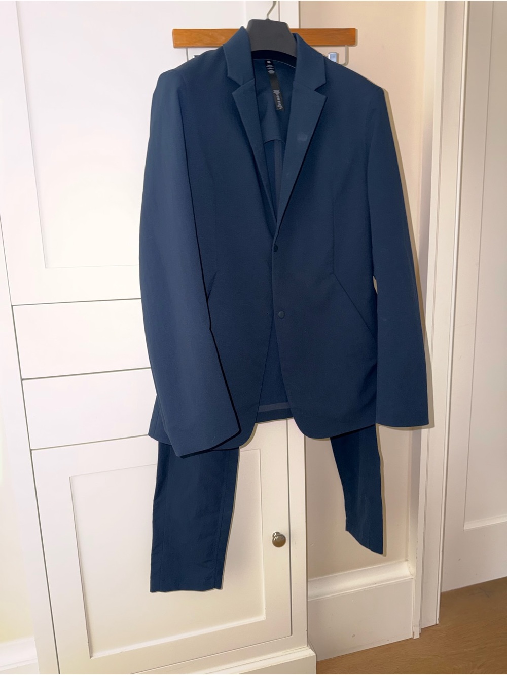 lululemon athletica Men's Navy Suit Jacket and Trousers. Casual. Techfiber
